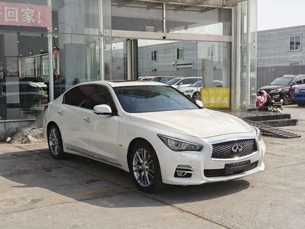INFINITI Q50L