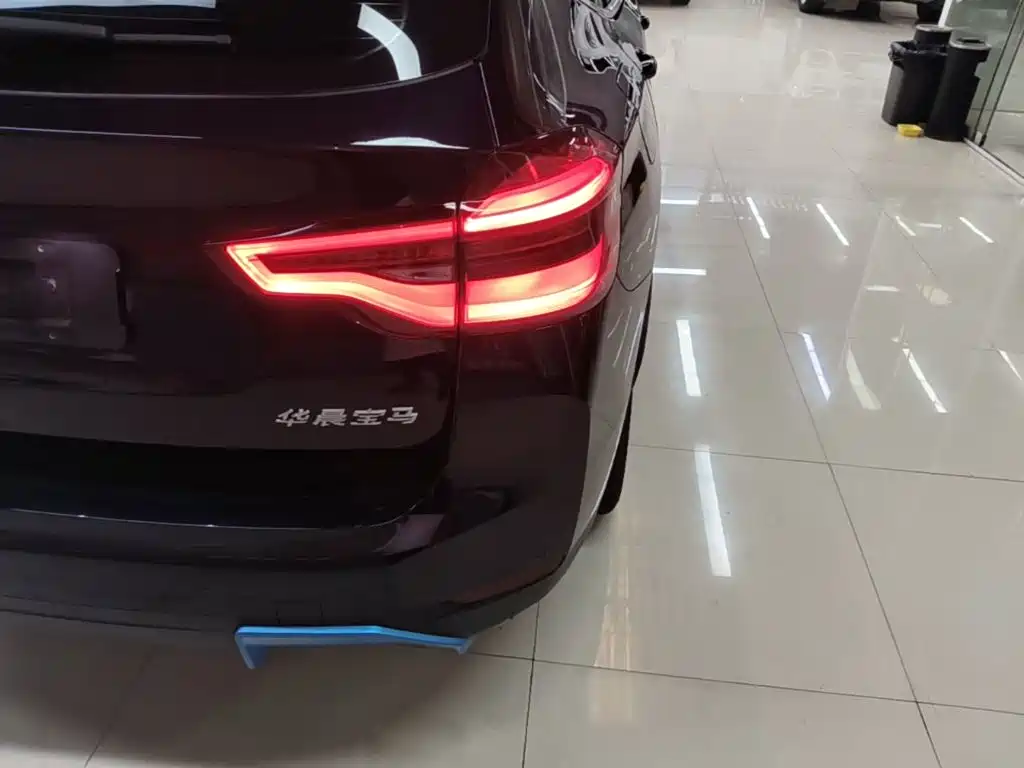 BMW iX3 — миниатюра 8