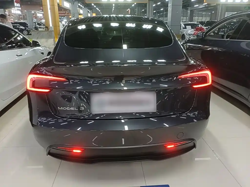 Tesla Model 3 — миниатюра 6