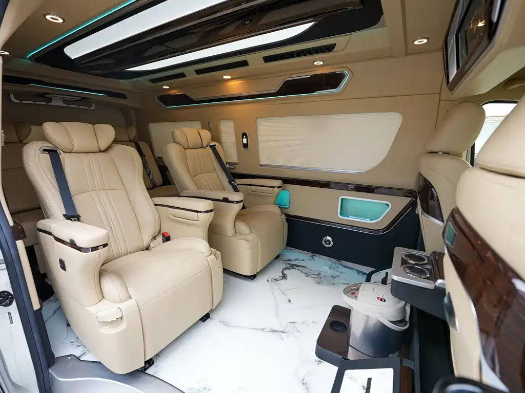 Toyota HiAce 2022 3.5L AT