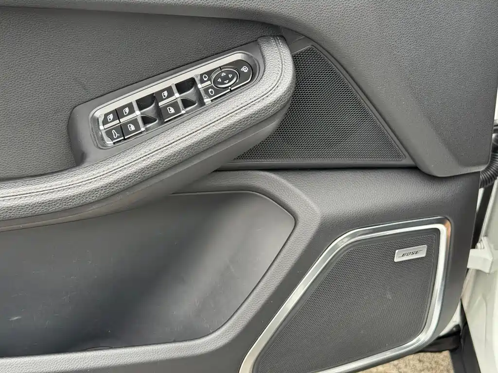 Porsche Macan — миниатюра 8