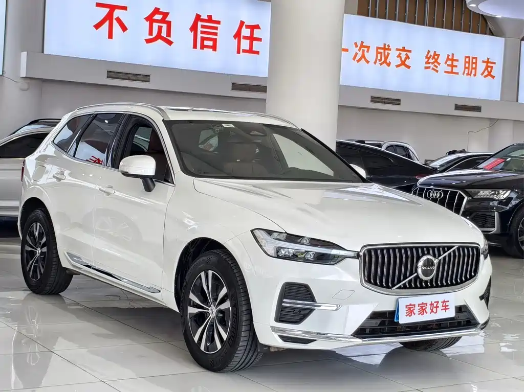 Volvo XC60 2022 B5 Luxury