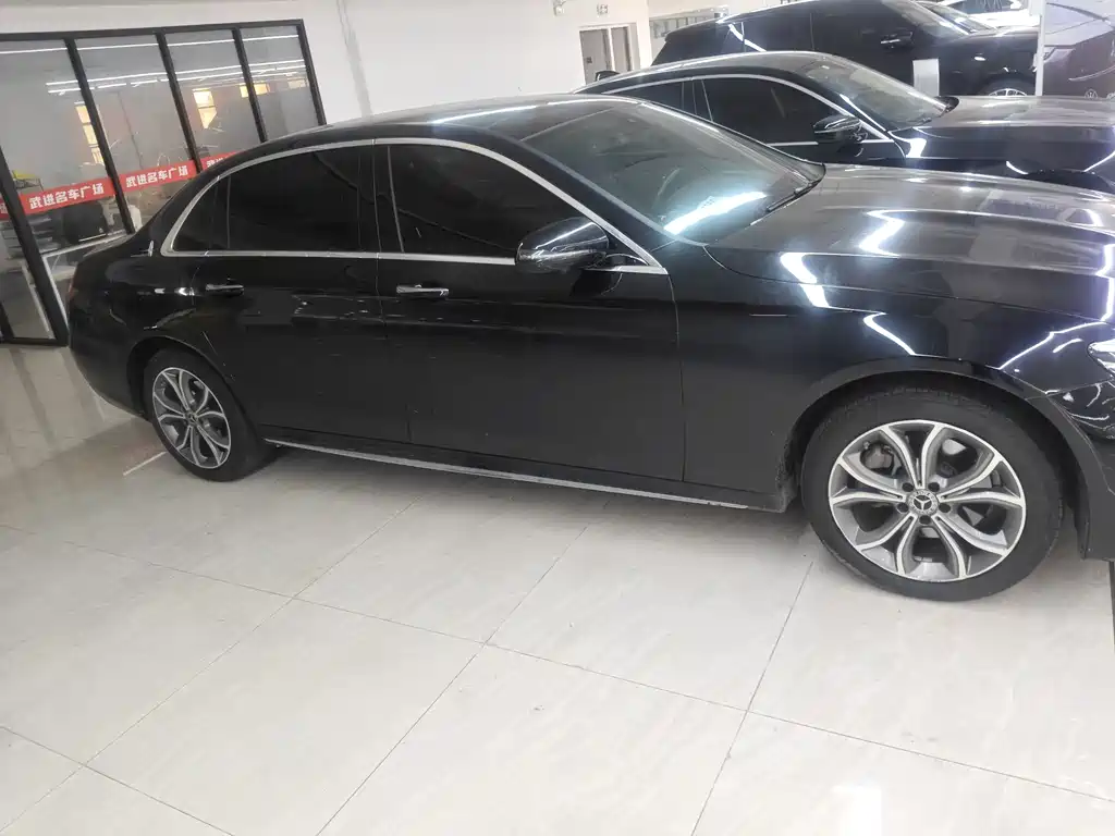 Mercedes-Benz E-Class — миниатюра 2