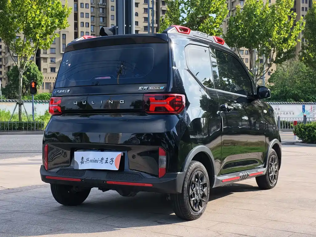 Wuling MINIEV — миниатюра 6