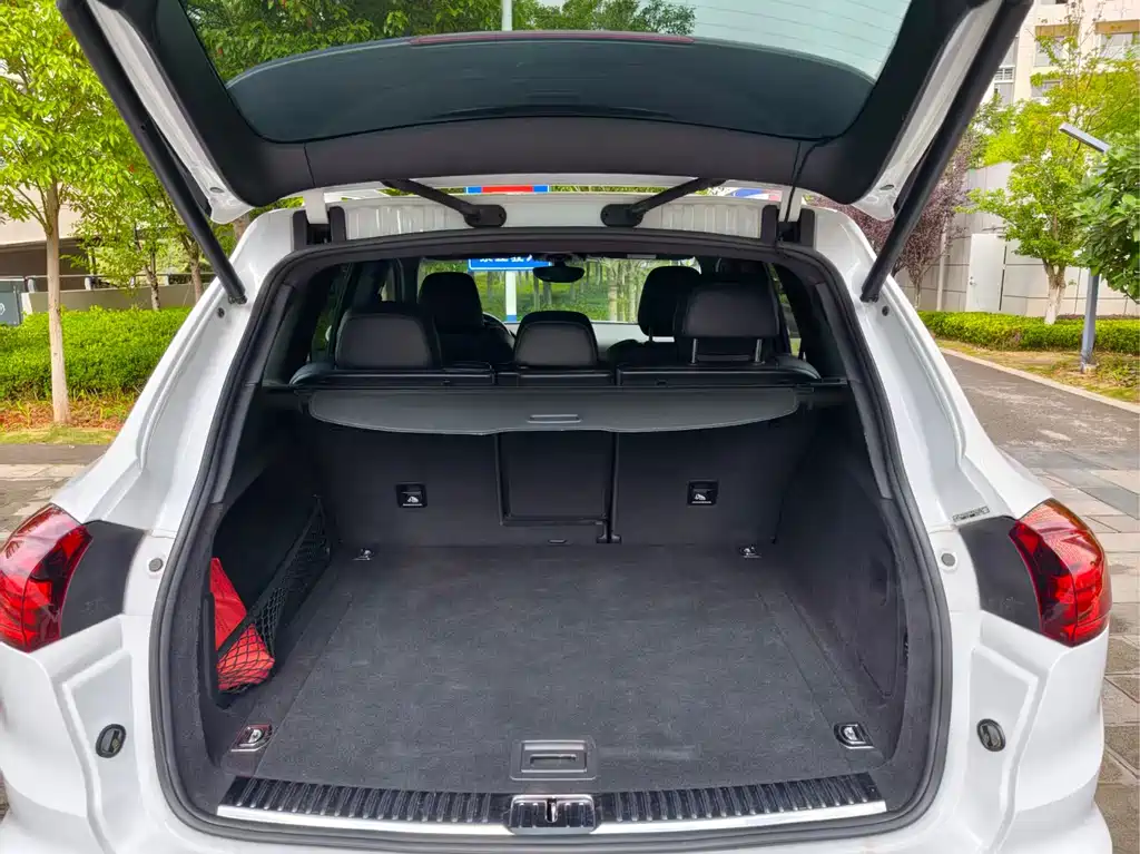 Porsche Cayenne — миниатюра 8