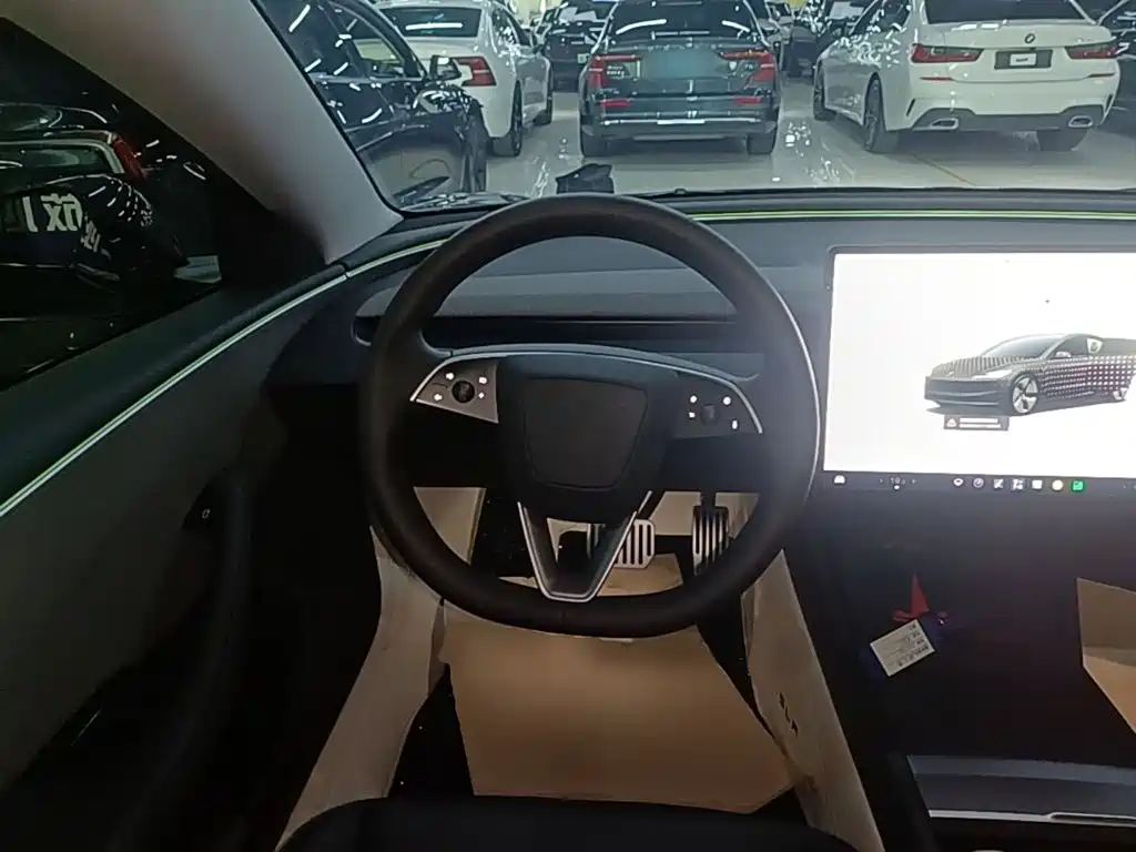 Tesla Model 3 — миниатюра 11
