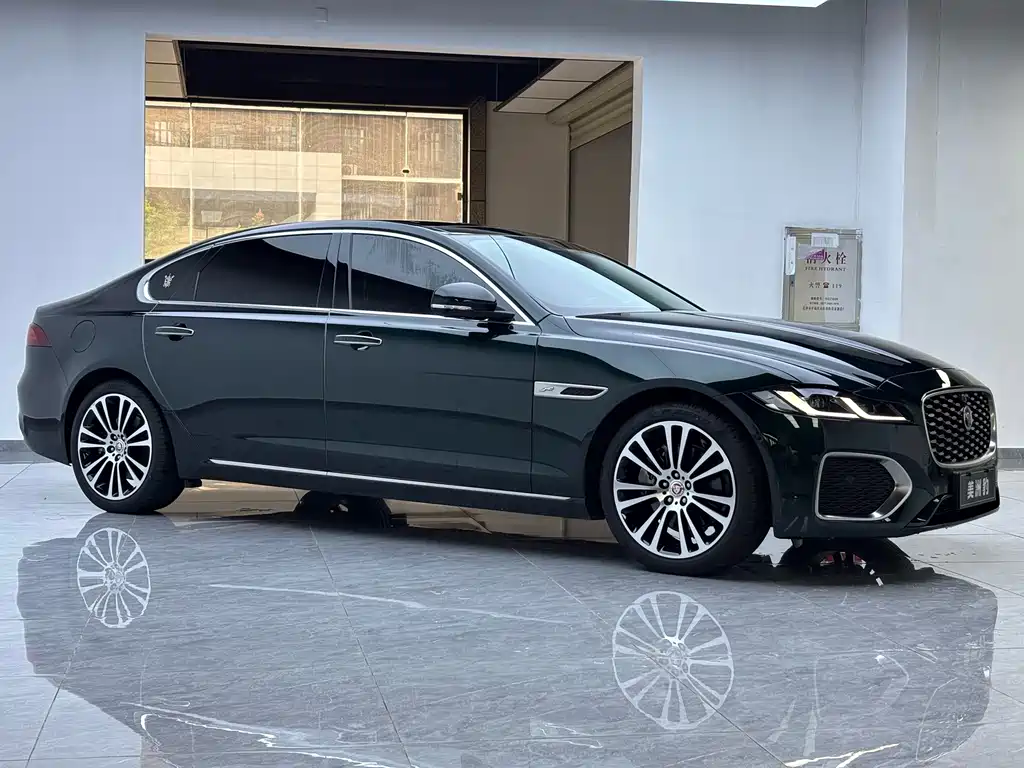 Jaguar XFL — миниатюра 3