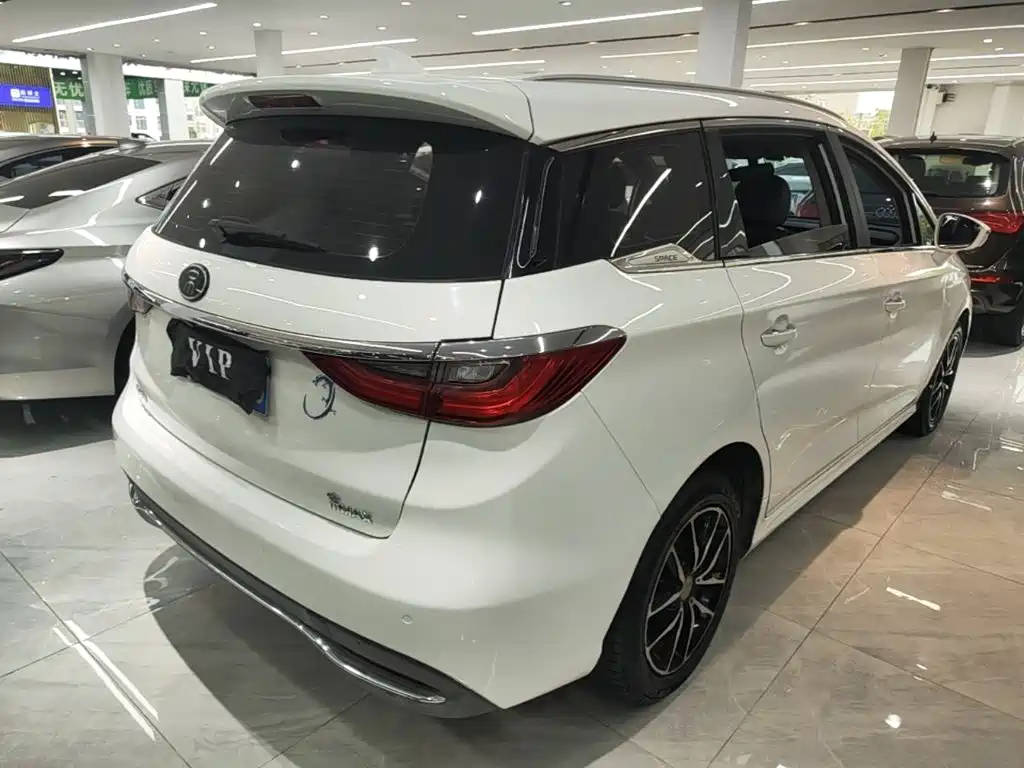 BYD MAX — миниатюра 7