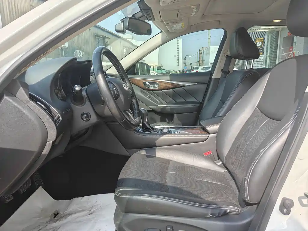 INFINITI Q50L