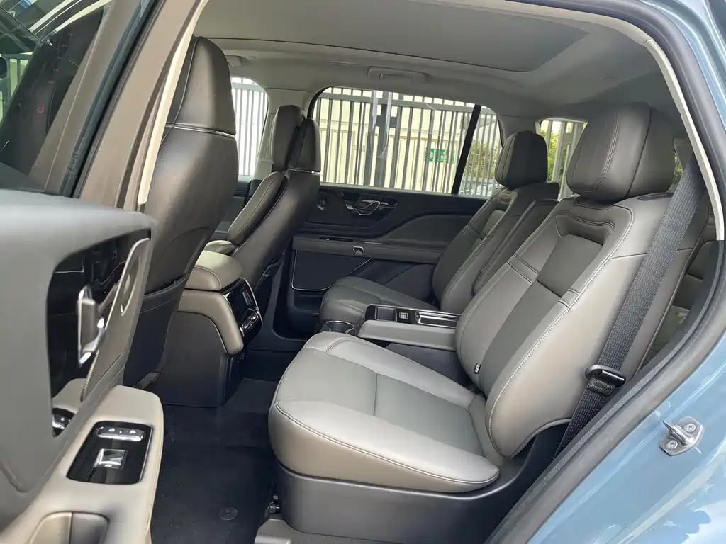 Lincoln Aviator — миниатюра 7