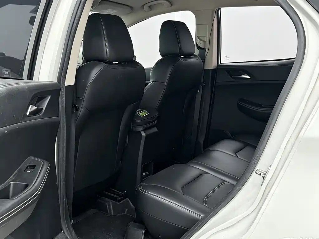 BYD Yuan EV — миниатюра 9