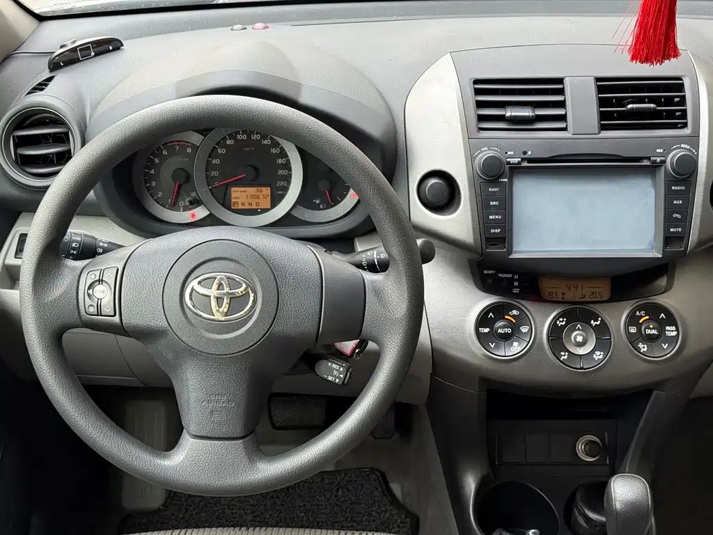 Toyota RAV4 — миниатюра 12