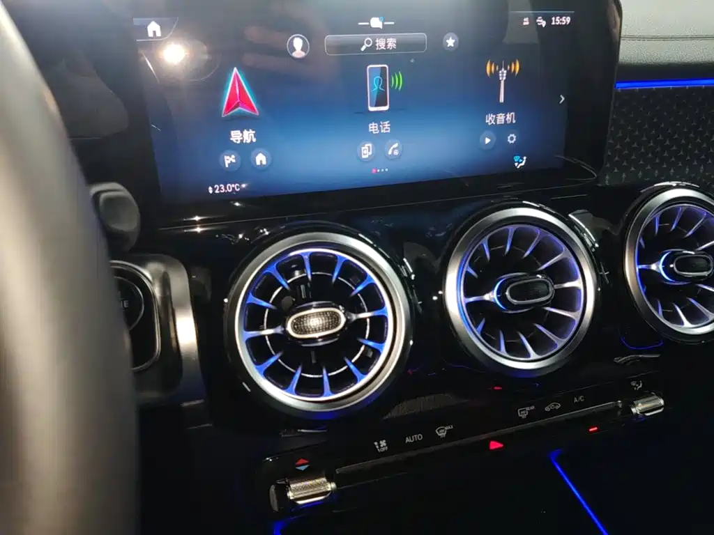 Mercedes-Benz GLB — миниатюра 13