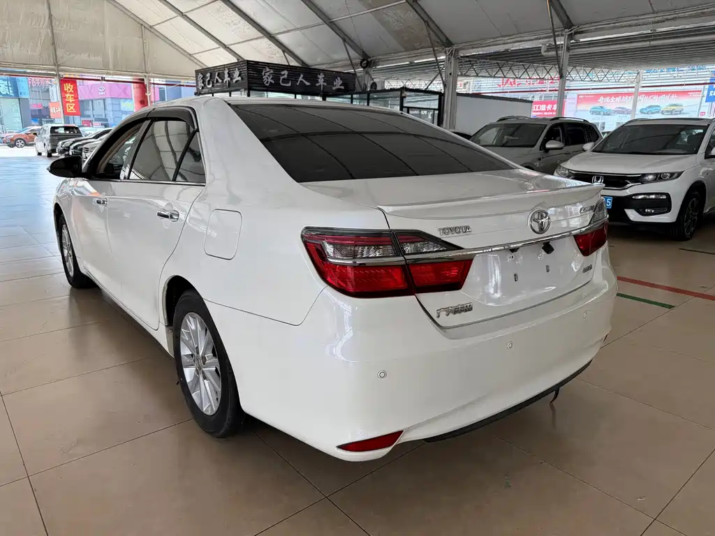 Toyota Camry — миниатюра 8