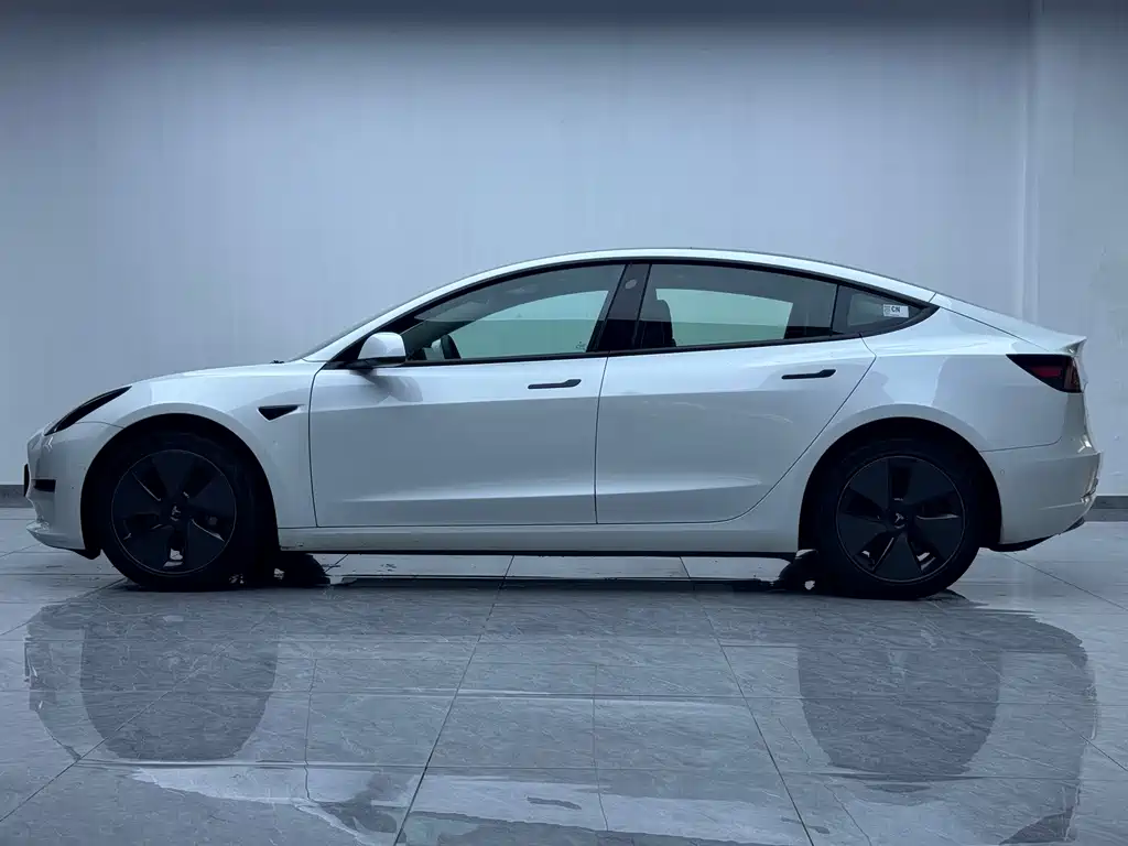 Tesla Model 3 — миниатюра 11
