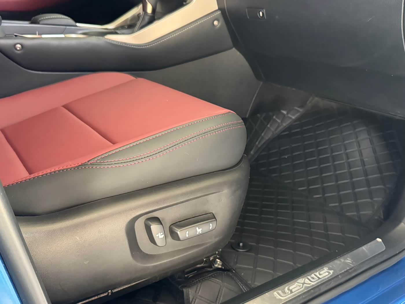 Lexus NX 2.0 л 2021 г. Голубой, пробег 40000 км