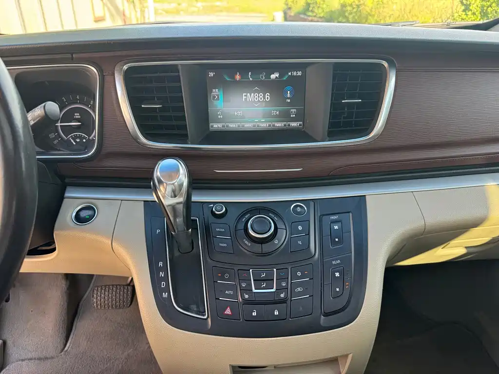 Buick GL8 — миниатюра 19