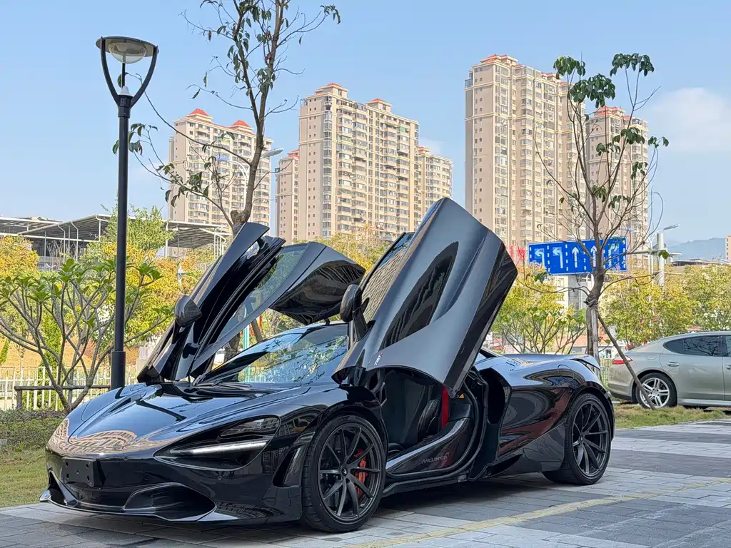 MCLAREN 720S