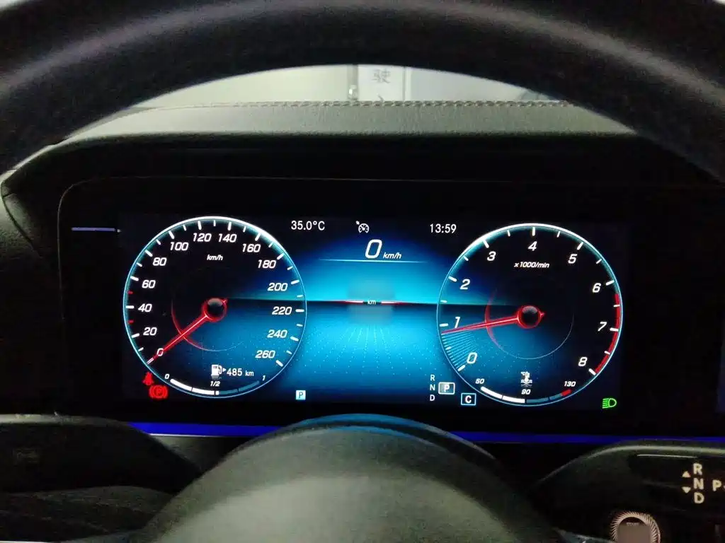 Mercedes-Benz E-Class — миниатюра 4