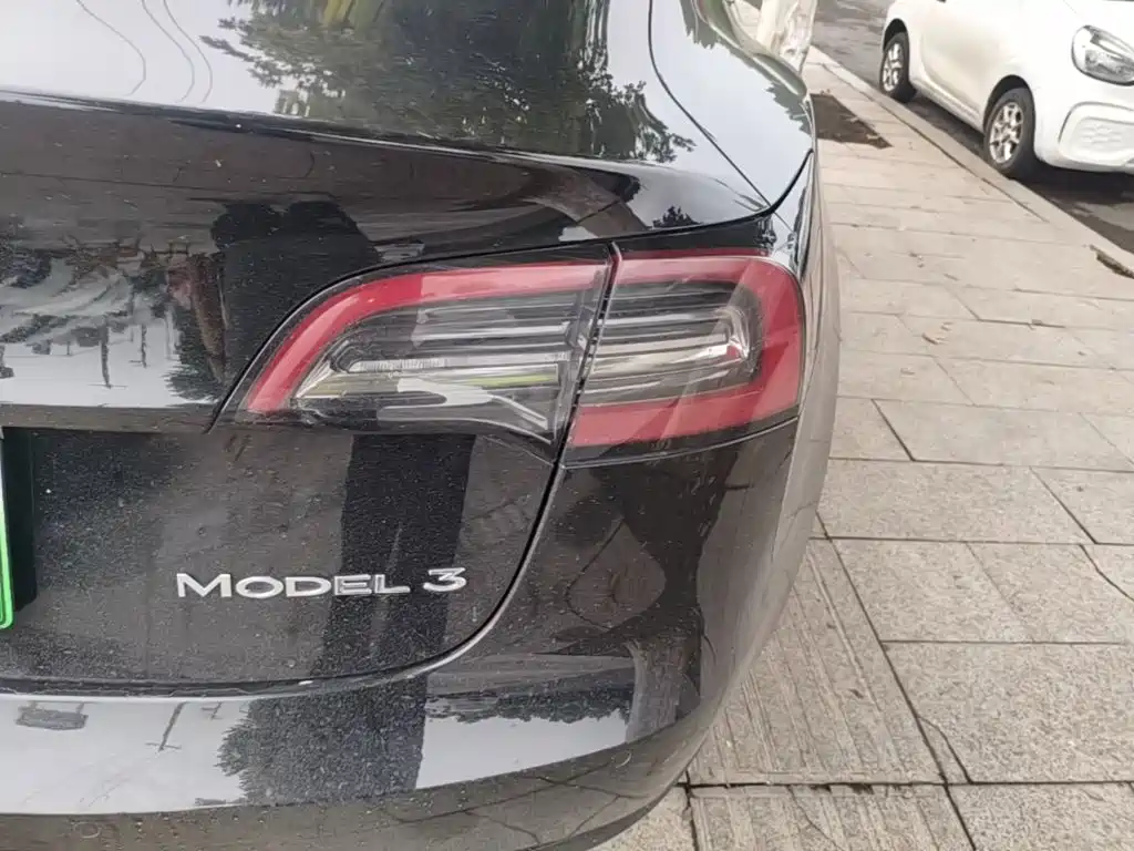 Tesla Model 3 — миниатюра 8