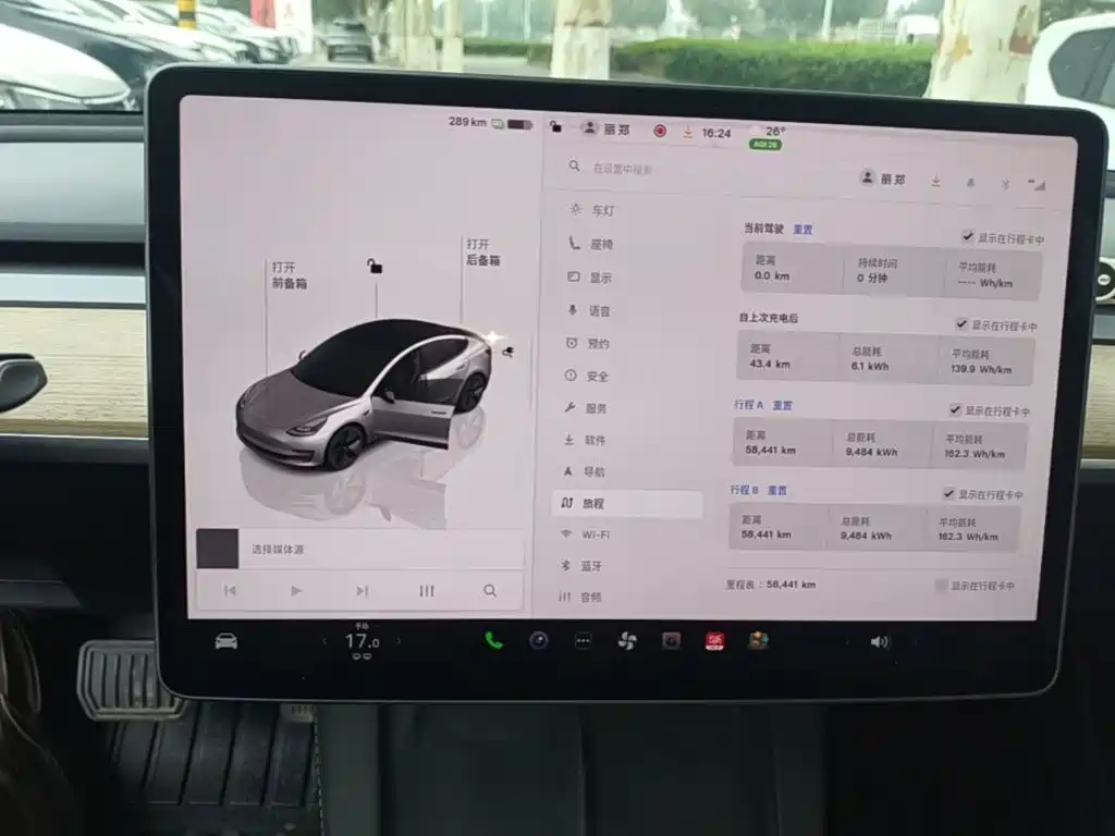 Tesla Model 3 — миниатюра 12
