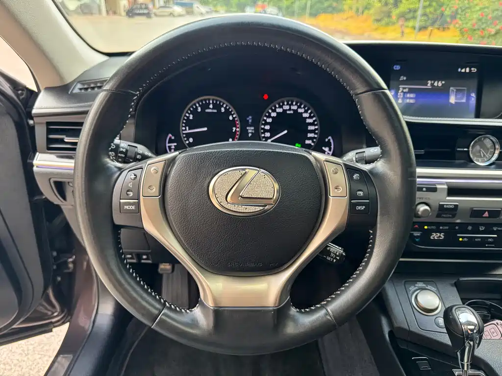 Lexus ES — миниатюра 11