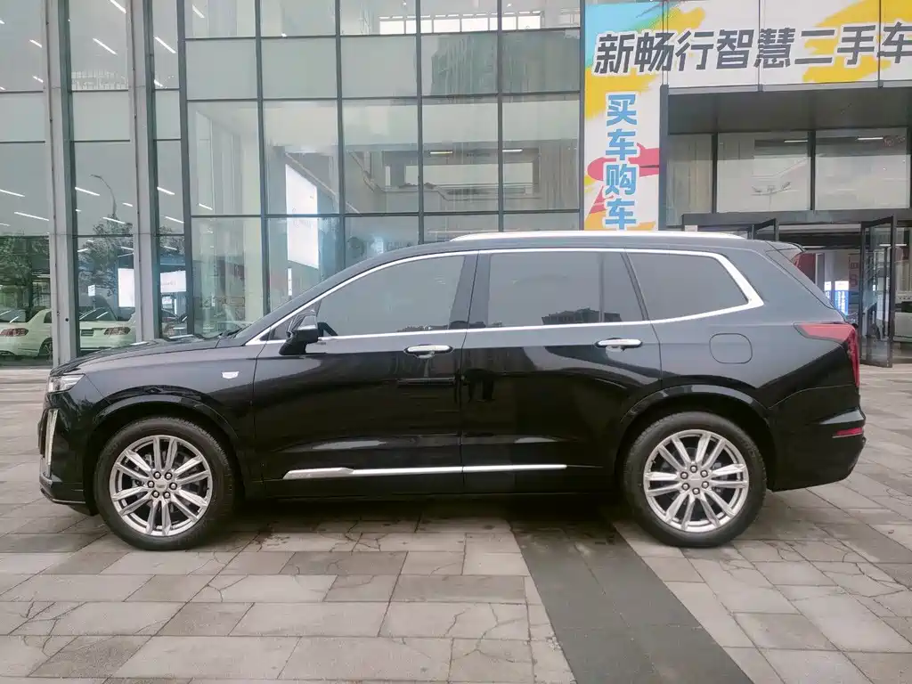CADILLAC XT6
