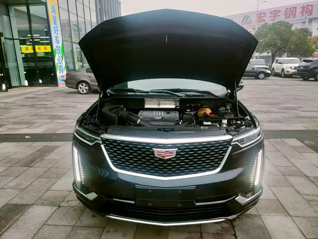 CADILLAC XT6