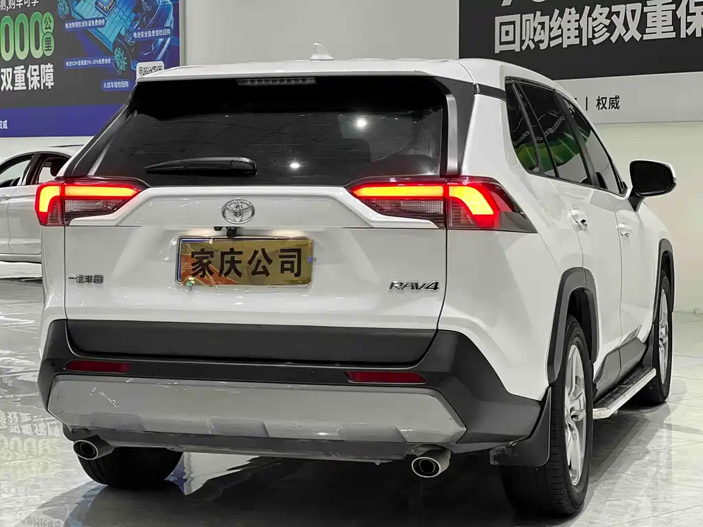 Toyota RAV4 — миниатюра 6