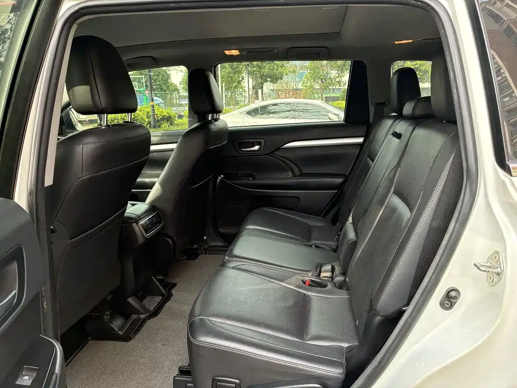 Toyota Highlander — миниатюра 8