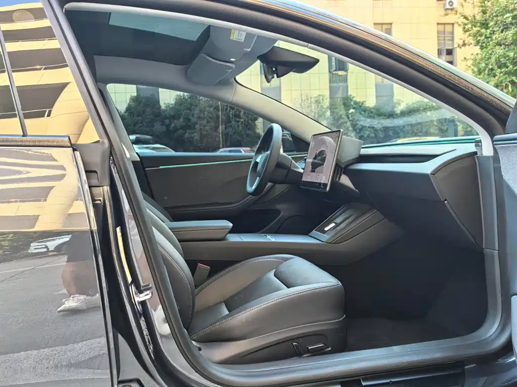 Tesla Model 3 — миниатюра 16