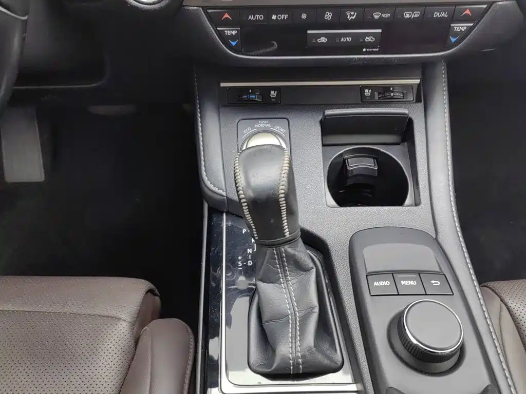 Lexus ES — миниатюра 13