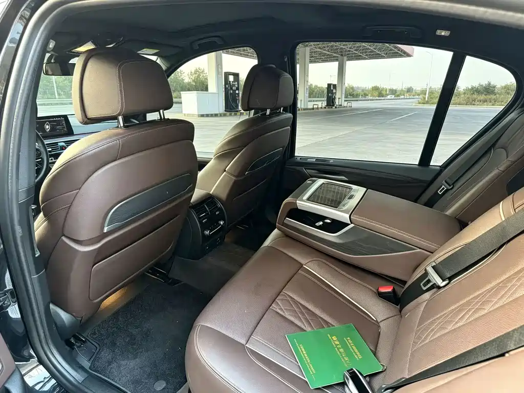 BMW 5 Series — миниатюра 6