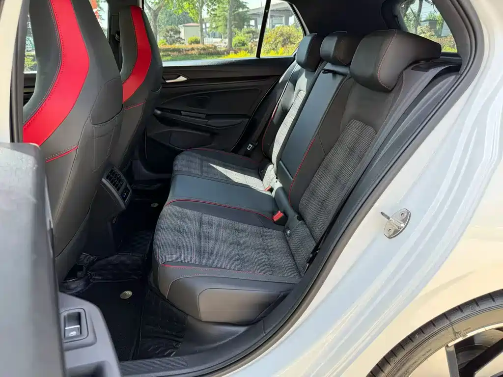 Volkswagen Golf GTI — миниатюра 6