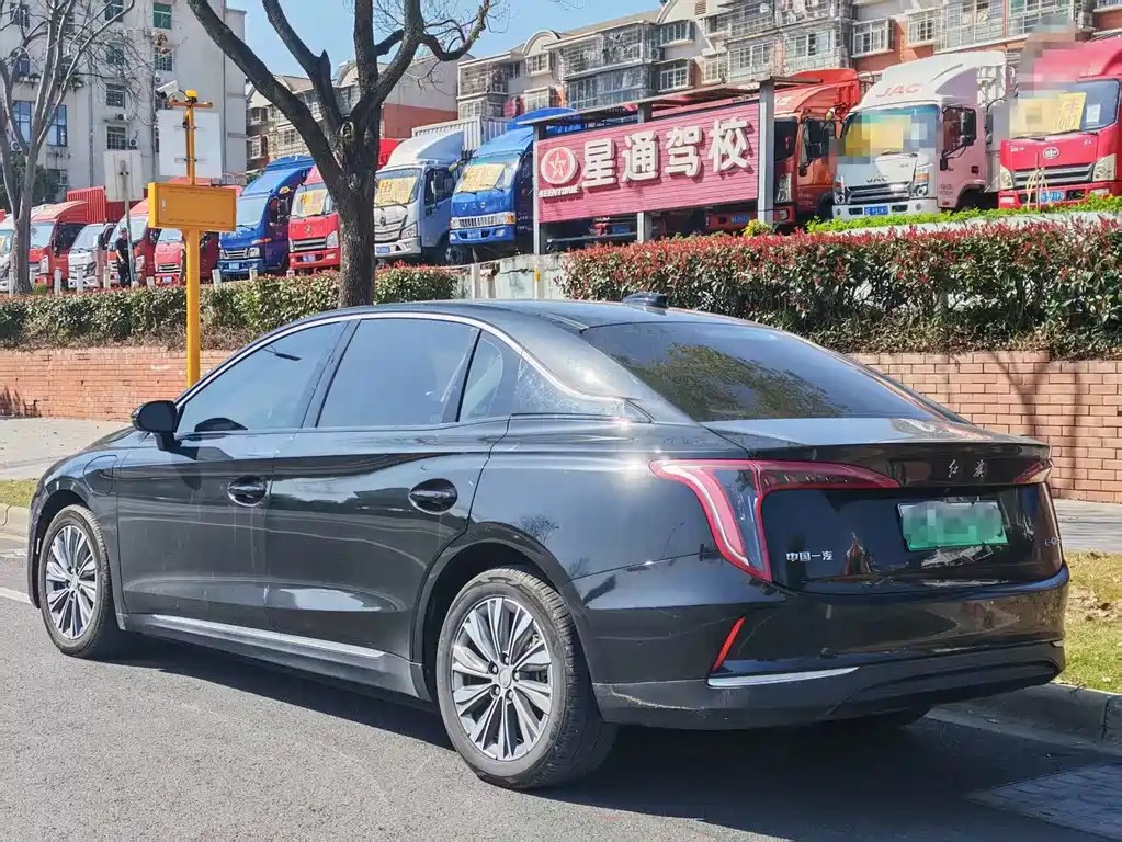 Hongqi Hongqi E-QM5 — миниатюра 10