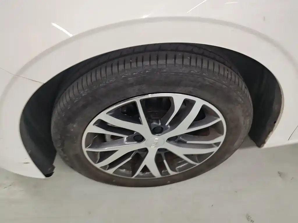 Geely Emgrand — миниатюра 23