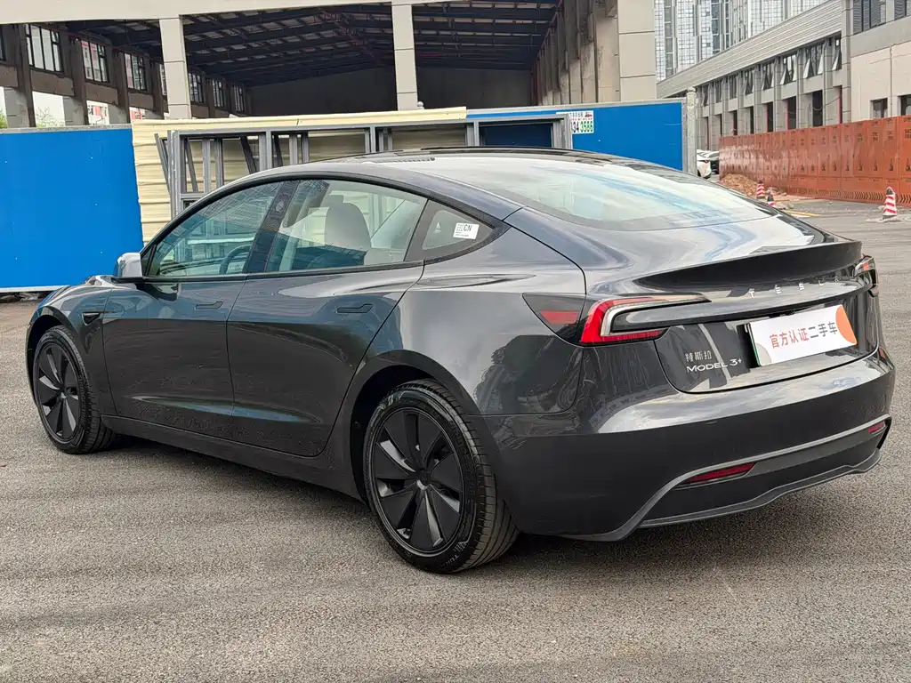 Tesla Model 3 — миниатюра 12