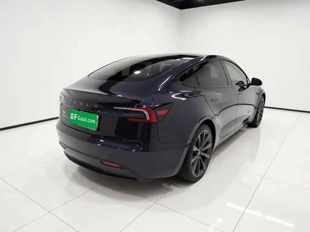 Tesla Model 3 — миниатюра 4