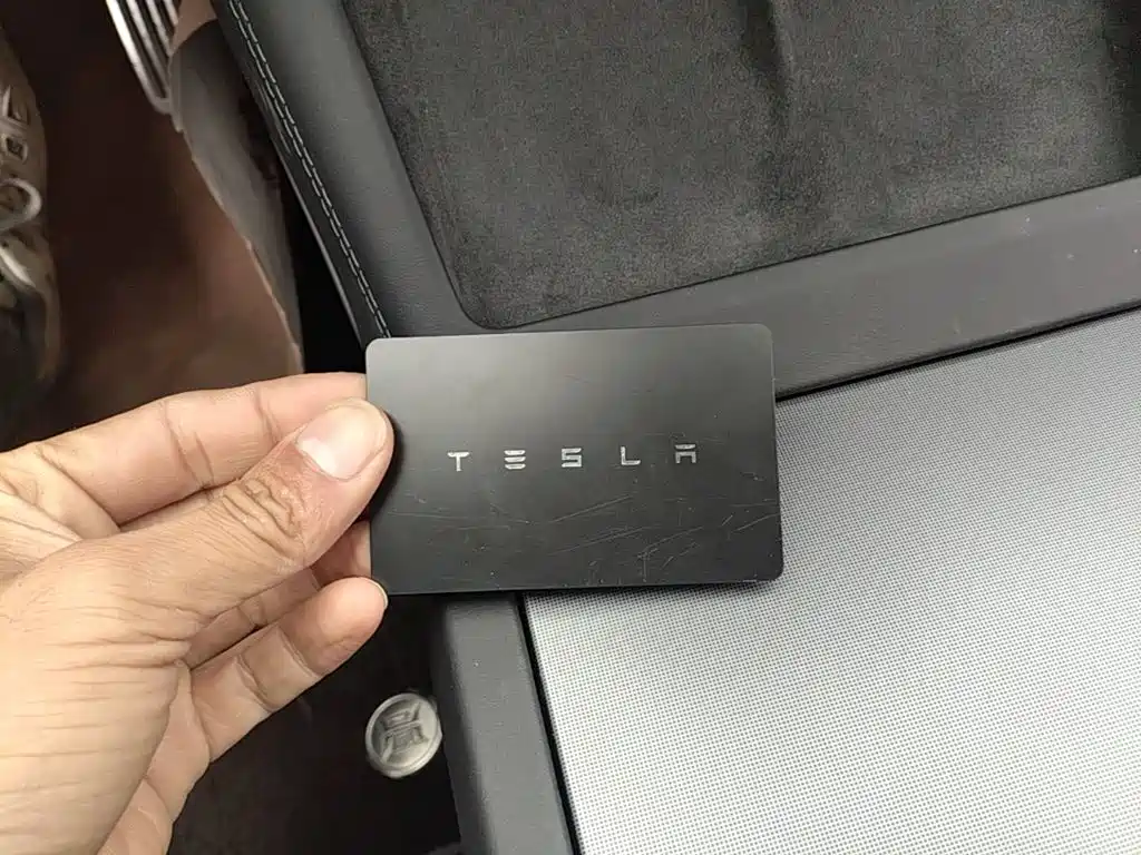Tesla Model 3 — миниатюра 9