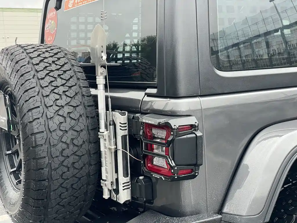 Jeep Wrangler PHEV — миниатюра 13