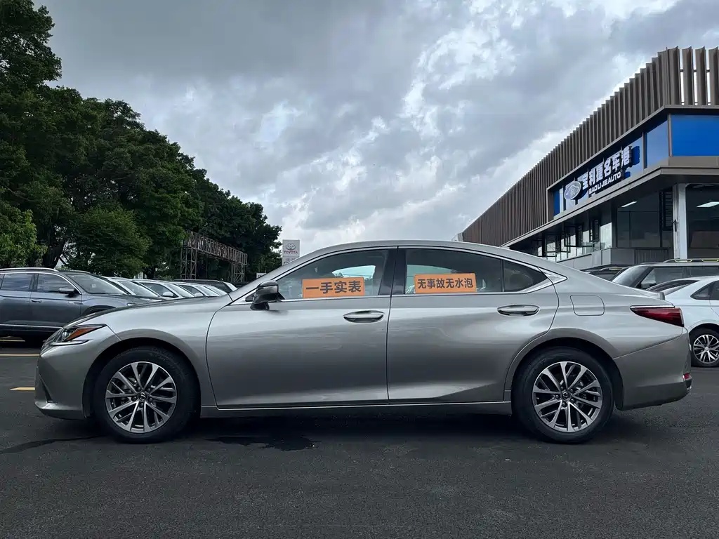 Lexus ES 2023 200