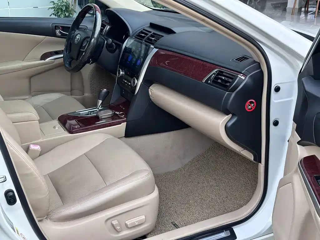 Toyota Camry — миниатюра 9