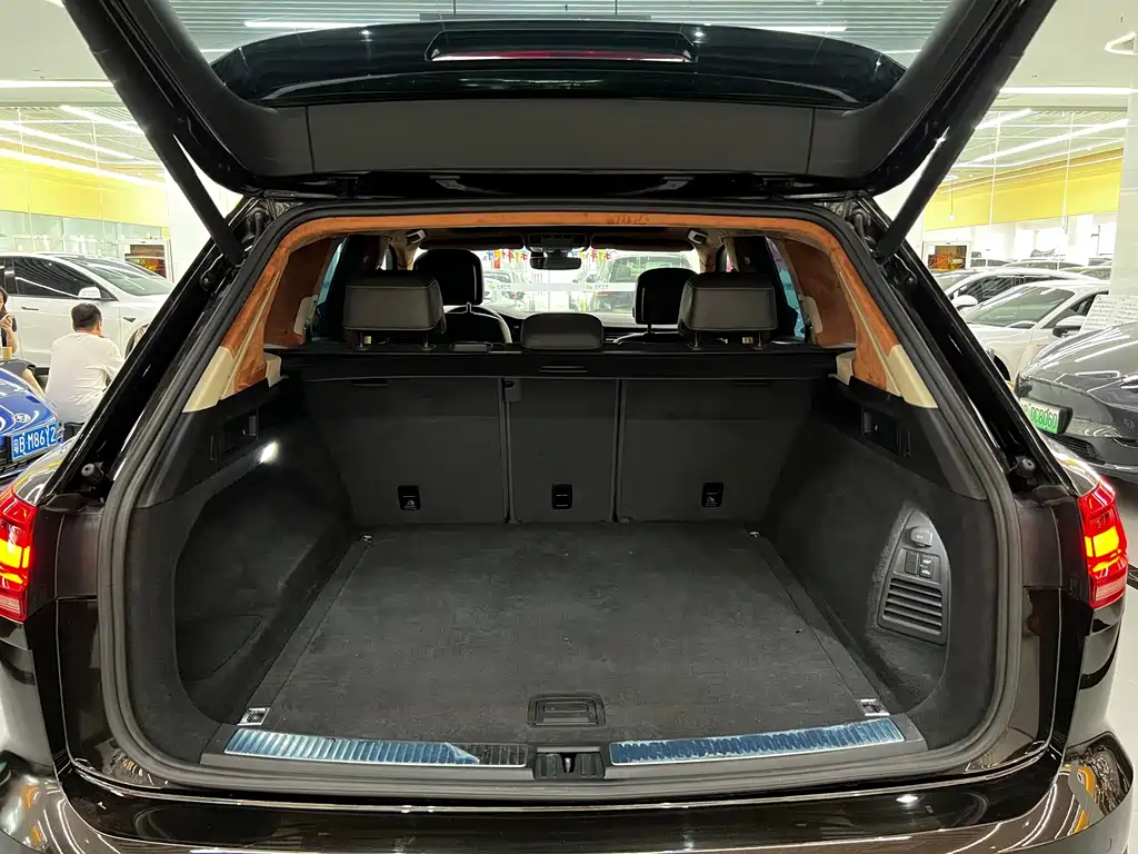 Volkswagen Touareg — миниатюра 14