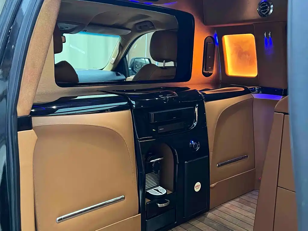 Cadillac Escalade — миниатюра 6