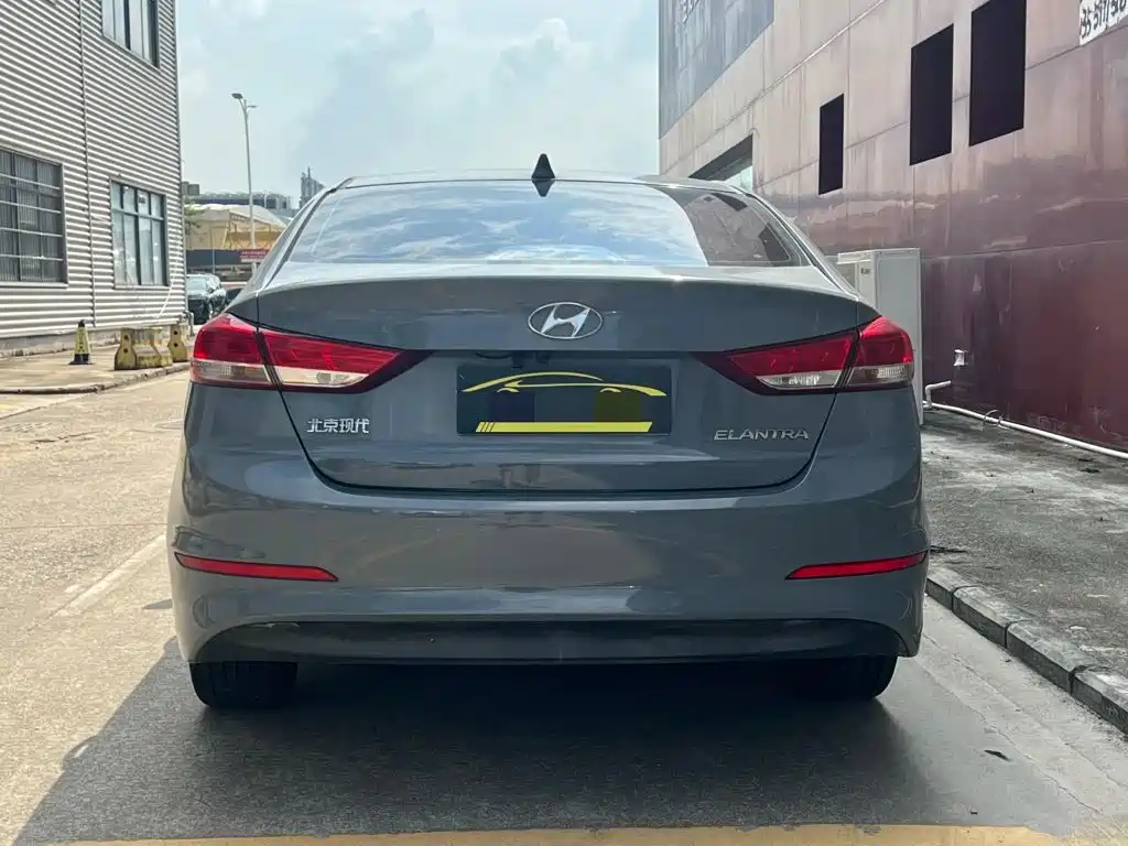 Hyundai Elantra — миниатюра 5