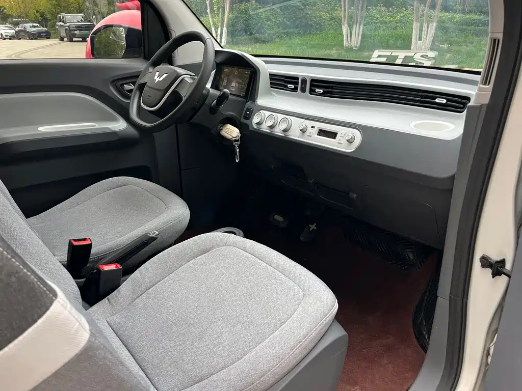 Wuling MINIEV — миниатюра 6