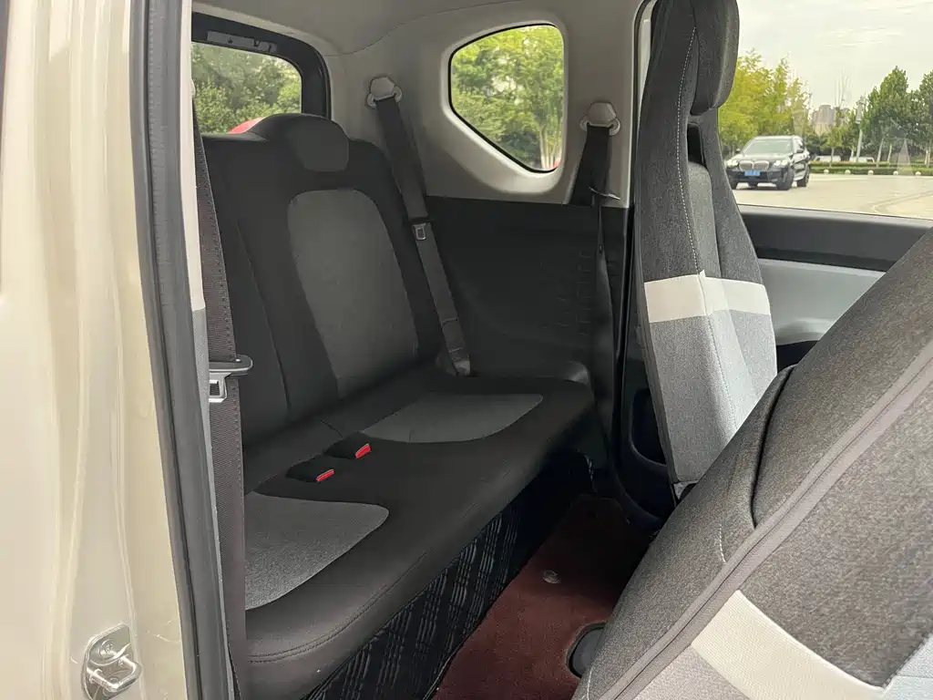 Wuling MINIEV — миниатюра 8