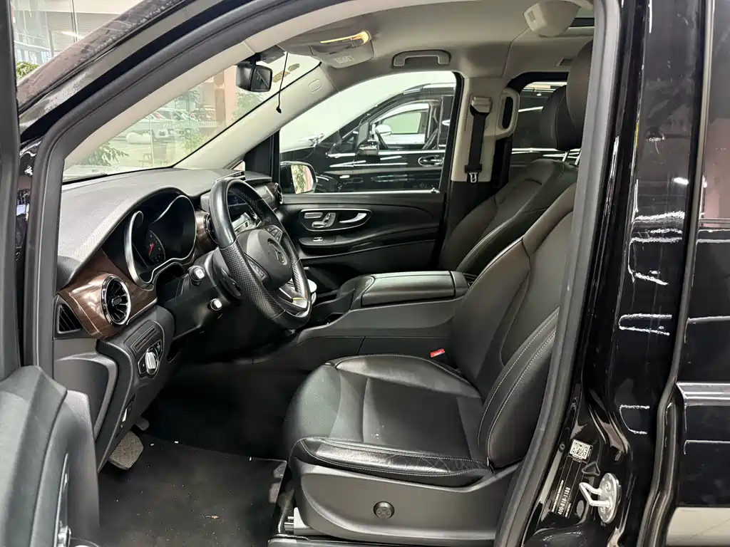 MERCEDES-BENZ V CLASS