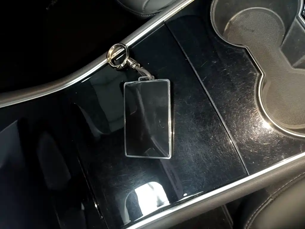 Tesla Model 3 — миниатюра 9