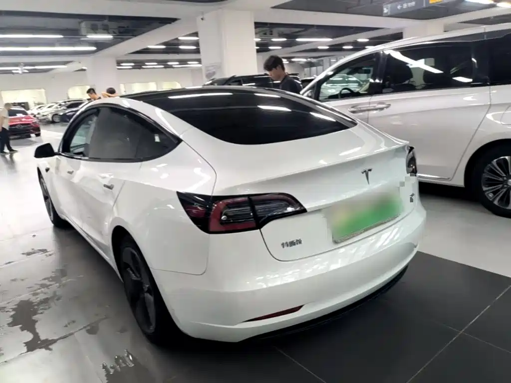 Tesla Model 3 — миниатюра 5
